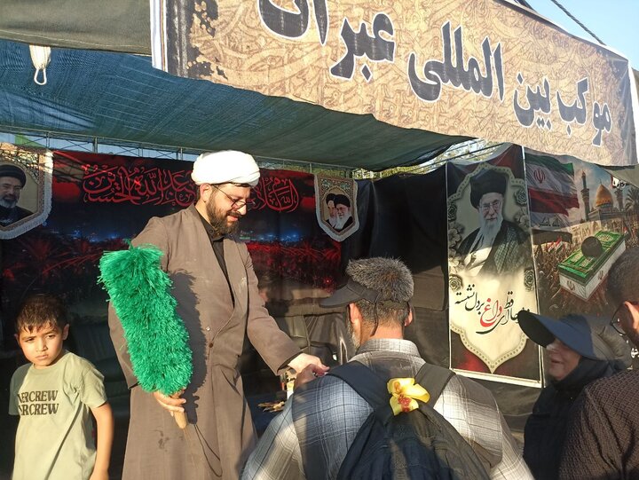 تصاویر /خدمت رسانی کادر حوزه علمیه استان قزوین در موکب حوزه علمیه قزوین عبرات در مسیر نجف به کربلا