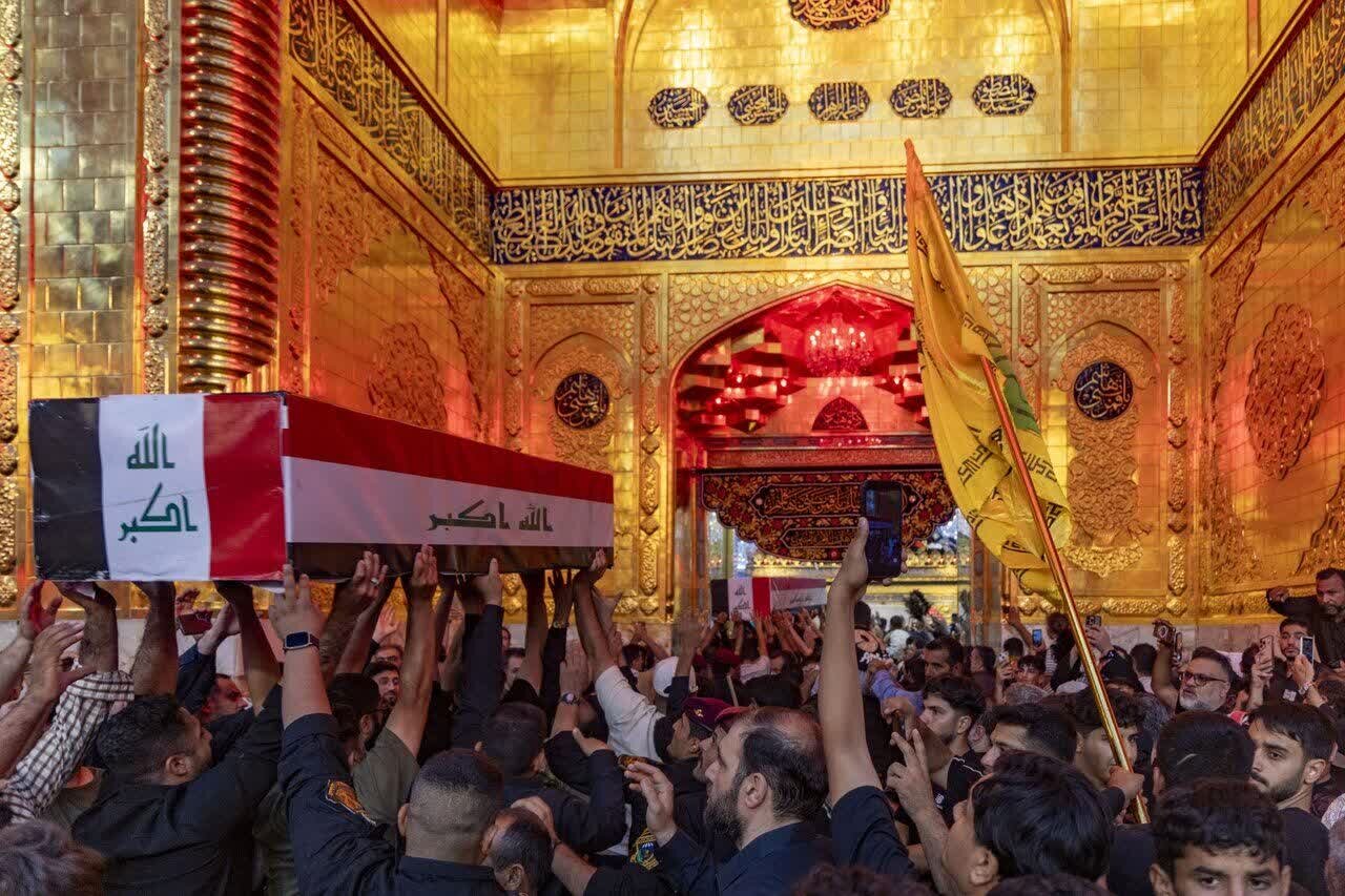 Hafla ya Mazishi ya Miili ya Baadhi ya Makamanda wa Hashd al-Shaabi Yafanyika Katika Eneo la Haram ya Hadhrat Abul-Fadhl al-Abbas (as)