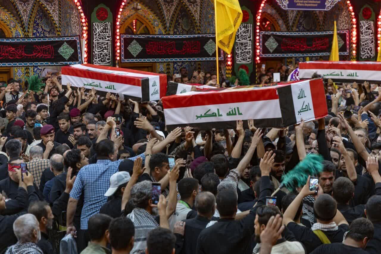 Hafla ya Mazishi ya Miili ya Baadhi ya Makamanda wa Hashd al-Shaabi Yafanyika Katika Eneo la Haram ya Hadhrat Abul-Fadhl al-Abbas (as)