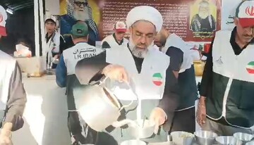 فیلم |  خدمات طلاب و روحانیون به زائران در مسیر پیاده روی اربعین