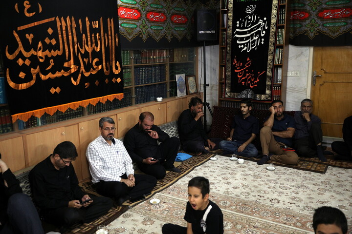 تصاویر/شب اول مراسم سوگواری اباعبدالله الحسین (ع) در بیت آیت الله مقتدایی