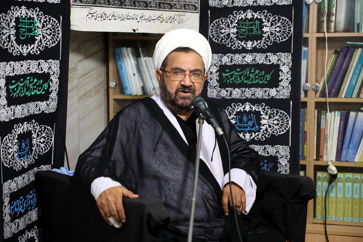 تصاویر/شب اول مراسم سوگواری اباعبدالله الحسین (ع) در بیت آیت الله مقتدایی