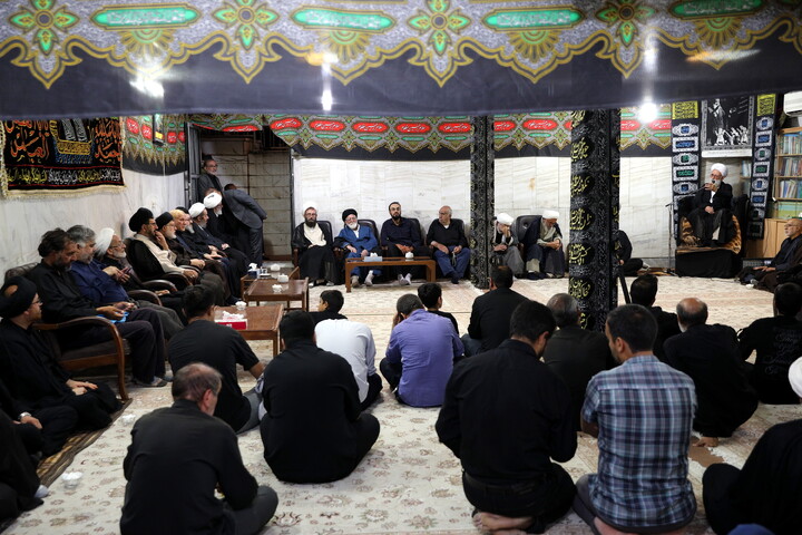 تصاویر/شب اول مراسم سوگواری اباعبدالله الحسین (ع) در بیت آیت الله مقتدایی