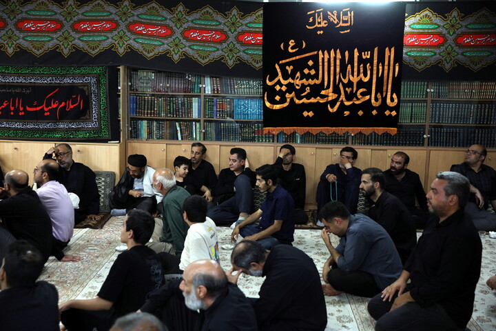 تصاویر/شب اول مراسم سوگواری اباعبدالله الحسین (ع) در بیت آیت الله مقتدایی
