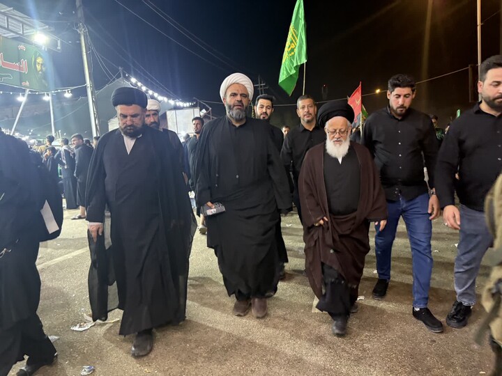 تصاویر/ بازدید و تقدیر نماینده ولی فقیه در کشور عراق از برخی از مواکب مسیر نجف به کربلا