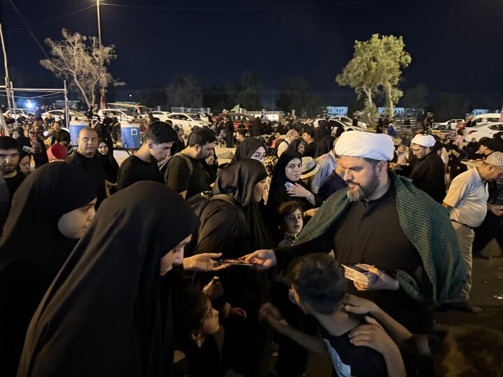 تصاویر/ جلوه‌های خدمت‌رسانی مبلغان حوزه علمیه خراسان در مسیر پیاده‌روی اربعین