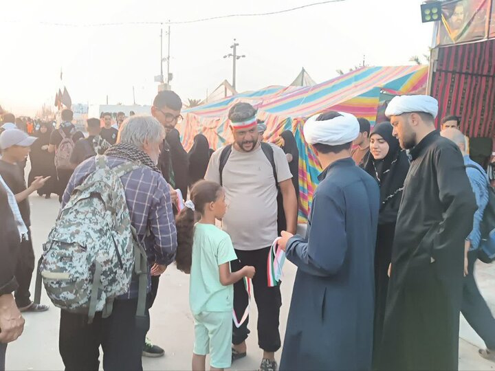 تصاویر/ جلوه‌های خدمت‌رسانی مبلغان حوزه علمیه خراسان در مسیر پیاده‌روی اربعین