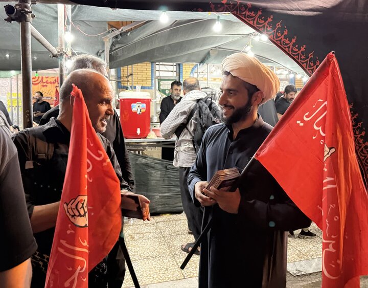 تصاویر/ جلوه‌های خدمت‌رسانی مبلغان حوزه علمیه خراسان در مسیر پیاده‌روی اربعین