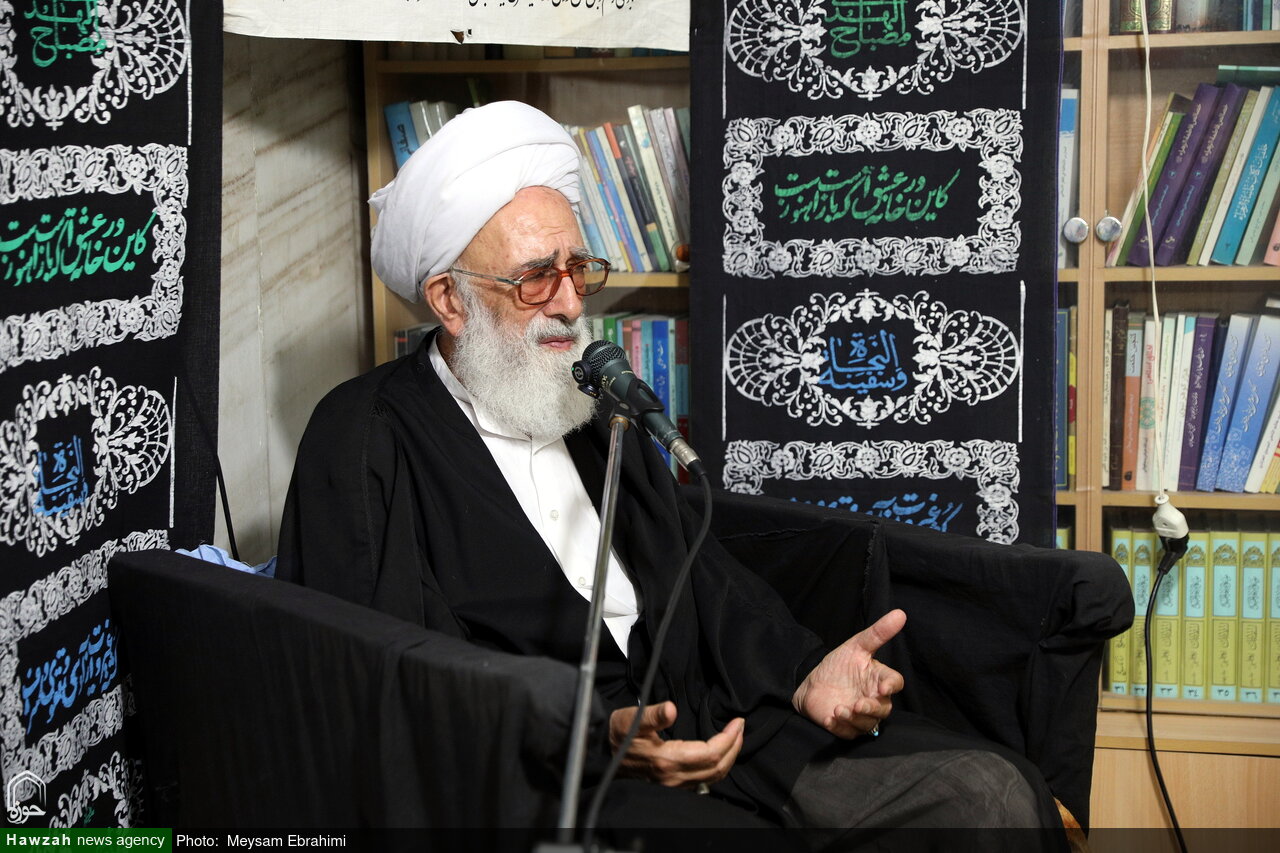 تبعیت از رهبری اطاعت از فرمان امام عصر(عج) است