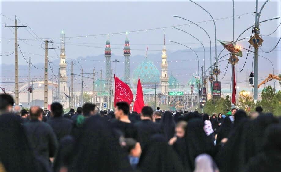 مراسم پیاده روی دلدادگان حسینی در قم برگزار می‌شود