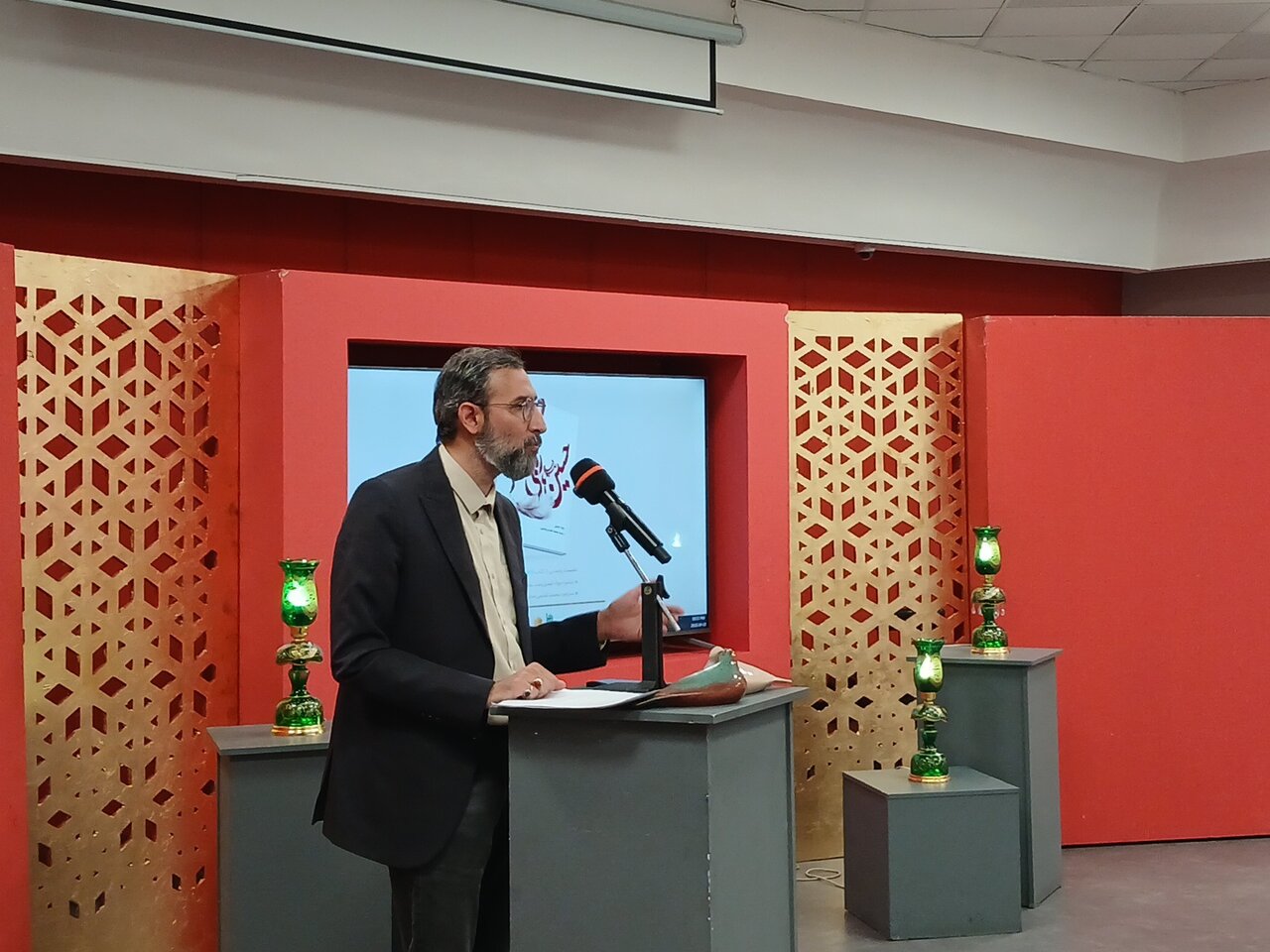 آیین رونمایی از( کتاب حسین؛ زبانی دیگر)