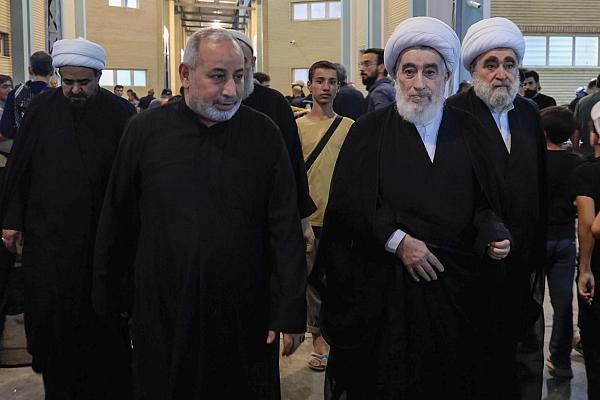 آية الله حسن الجواهري يطّلع على الخدمات المقدّمة للزائرين في مجمع أبي الفضل العباس (عليه السلام) في طريق النجف – كربلاء (صور)