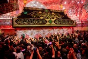 تقرير مصور | على أعتاب الأربعين.. أجواء إيمانية تغمر ضريح الإمام الحسين (عليه السلام) مع توافد الزوار