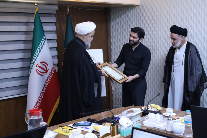 تصاویر/ رونمایی از نشان چهلمین کنفرانس بین المللی وحدت اسلامی