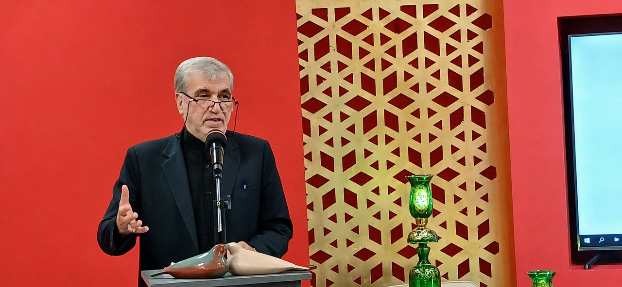 آیین رونمایی از( کتاب حسین؛ زبانی دیگر)
