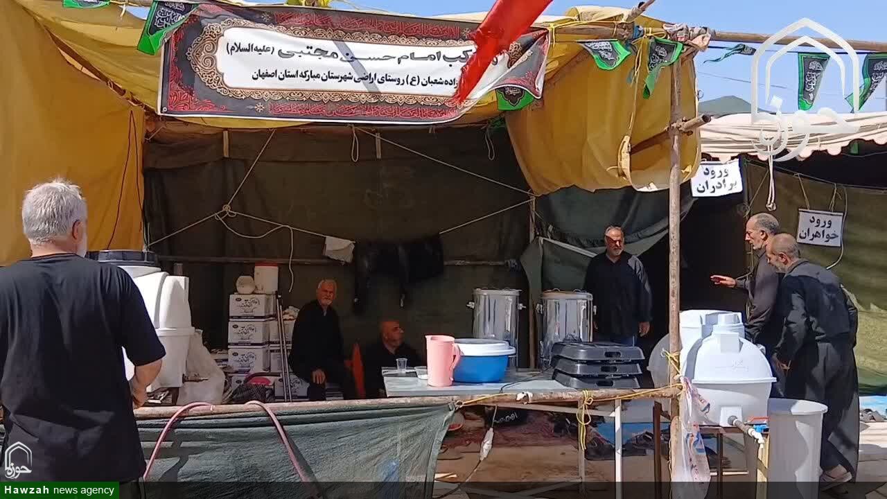 خدمت‌رسانی موکب امام حسن(ع) مبارکه اصفهان از کف میدان تا کربلا