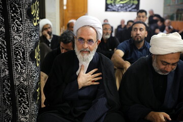 تصاویر/ شب سوم مراسم سوگواری اباعبدالله الحسین (ع) در بیت آیت الله مقتدایی