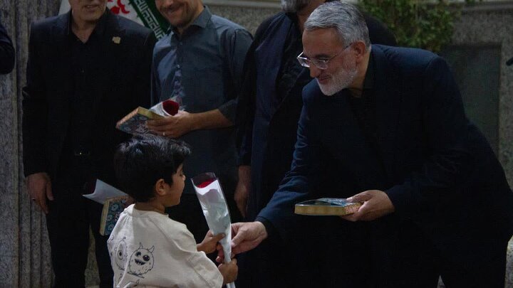 تصاویر/حضورخانواده های معظم شهدای میناب در حرم مطهرهلال بن علی(ع)