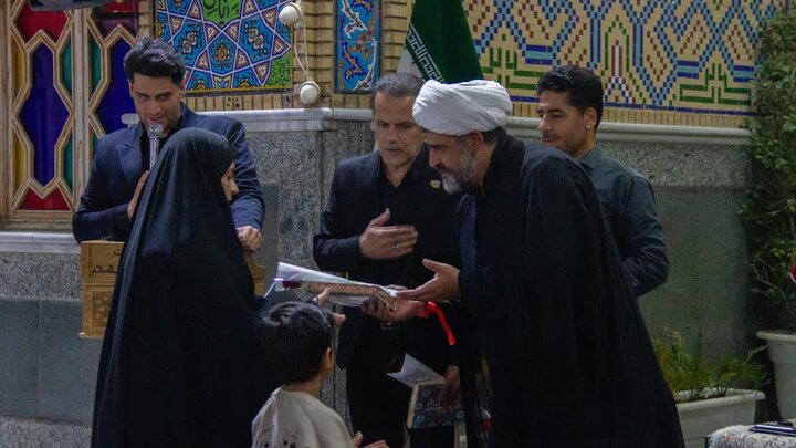تصاویر/حضورخانواده های معظم شهدای میناب در حرم مطهرهلال بن علی(ع)