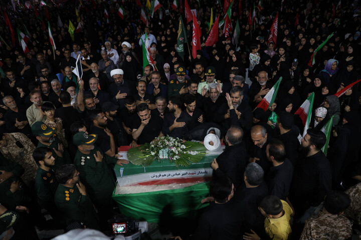 تصاویر/ آیین وداع با پیکر مطهر شهید درهم فروش در همدان