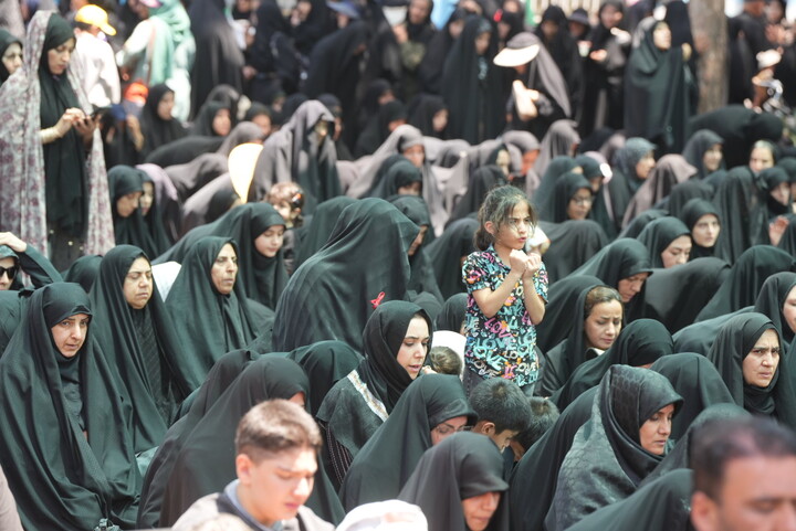 تصاویر |نماز ظهر اربعین حسینی در گلستان شهدا اصفهان