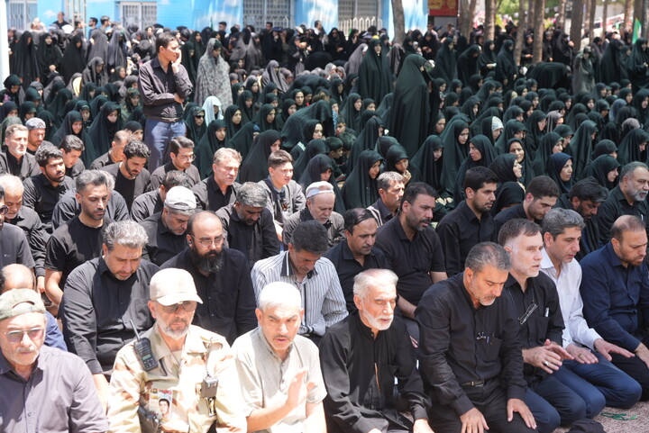 تصاویر |نماز ظهر اربعین حسینی در گلستان شهدا اصفهان
