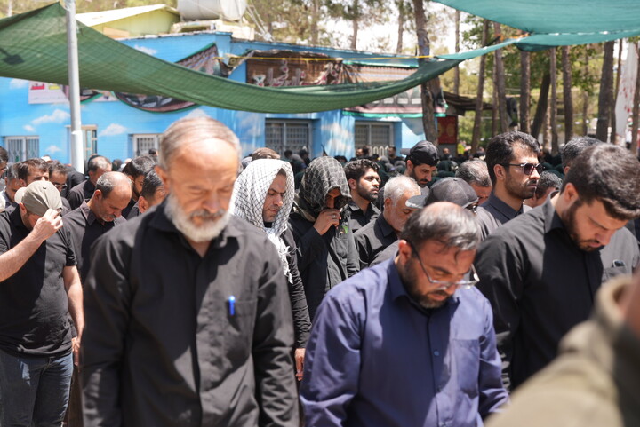 تصاویر |نماز ظهر اربعین حسینی در گلستان شهدا اصفهان