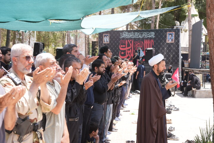 تصاویر |نماز ظهر اربعین حسینی در گلستان شهدا اصفهان
