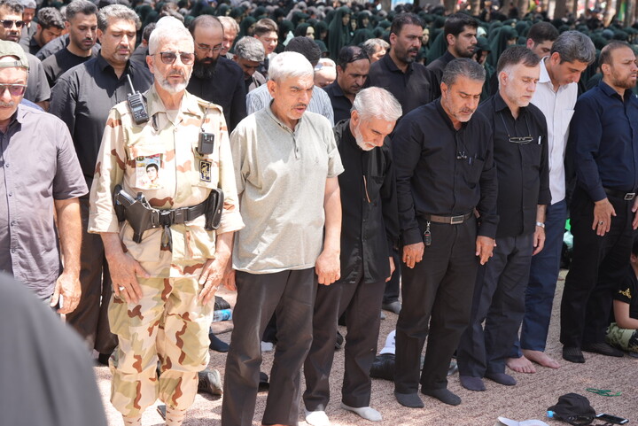 تصاویر |نماز ظهر اربعین حسینی در گلستان شهدا اصفهان