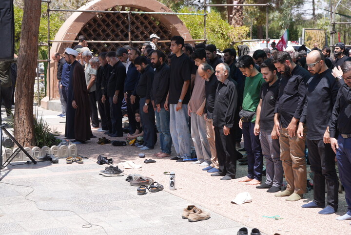 تصاویر |نماز ظهر اربعین حسینی در گلستان شهدا اصفهان