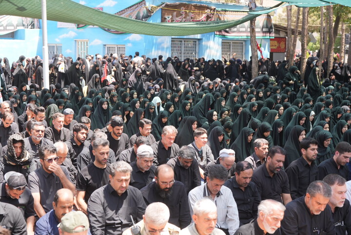 تصاویر |نماز ظهر اربعین حسینی در گلستان شهدا اصفهان