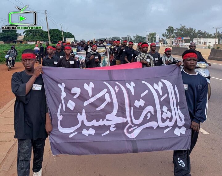 Des milliers de fidèles marchent de Kaduna à Zaria pour l’Arbaïn : une immense démonstration de foi et d’attachement à l’Imam Al-Hussein