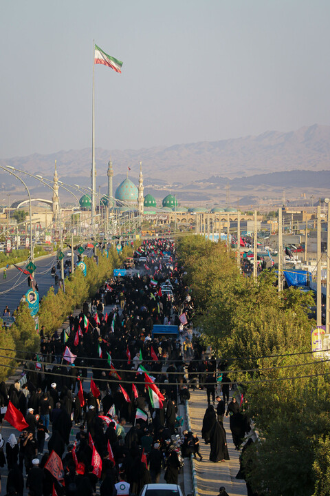 تصاویر/ پیاده‌روی دلدادگان اربعین حسینی در قم