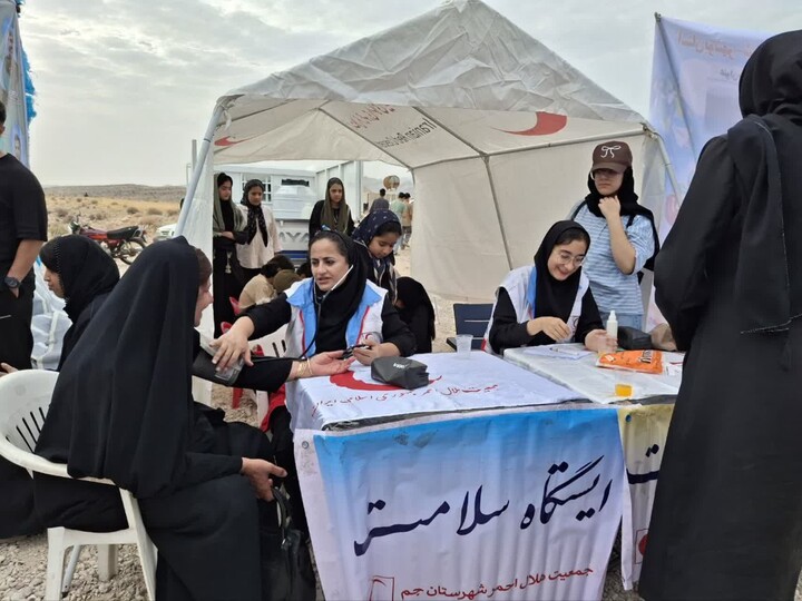 تصاویر/ پیاده روی جاماندگان اربعین در جم
