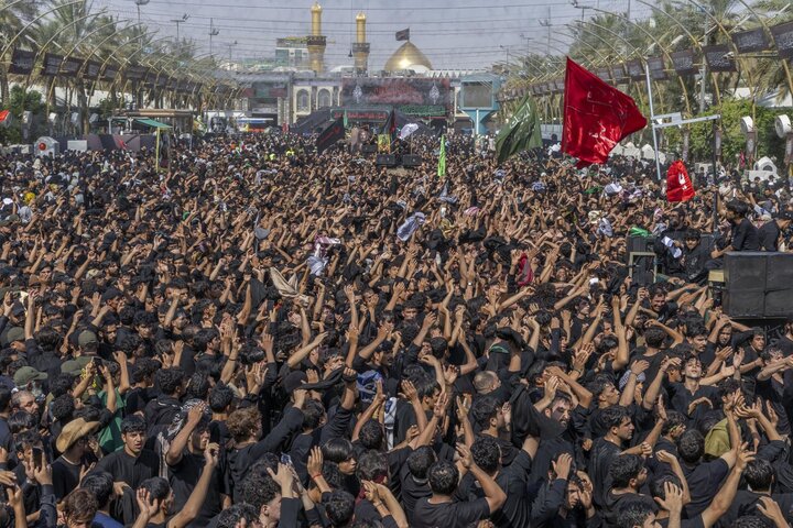 تصاویر/کربلا میں کروڑوں زائرین کا امام حسین کو خراجِ عقیدت