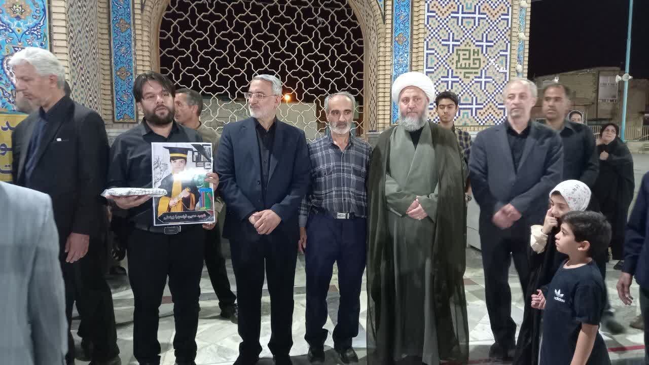 تجمع خونخواهی رهبر شهید انقلاب با حضور خانواده شهدای میناب در آران وبیدگل