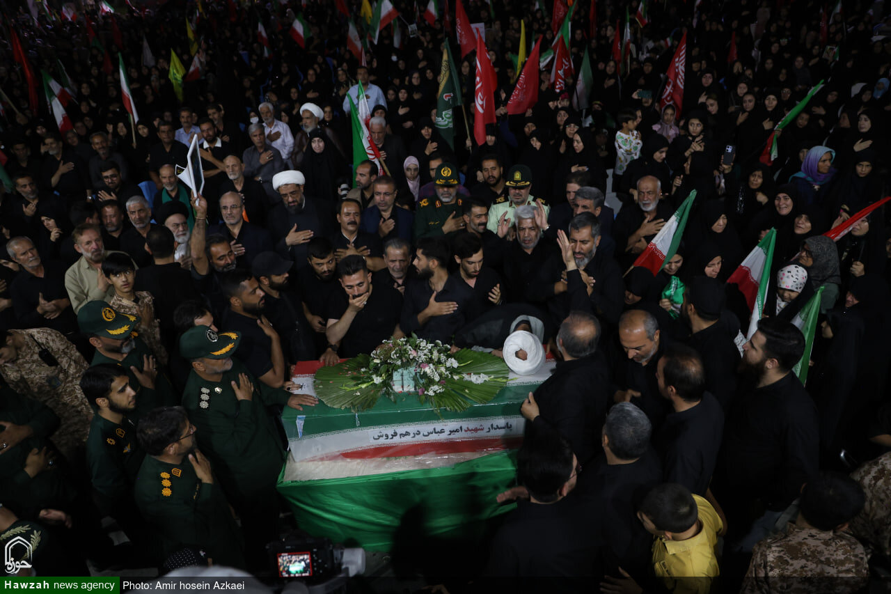 تصاویر/ آیین وداع با پیکر مطهر شهید درهم فروش در همدان