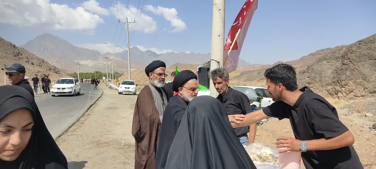 آیین پرشور پیاده‌روی «جاماندگان اربعین حسینی»در نطنز برگزار شد