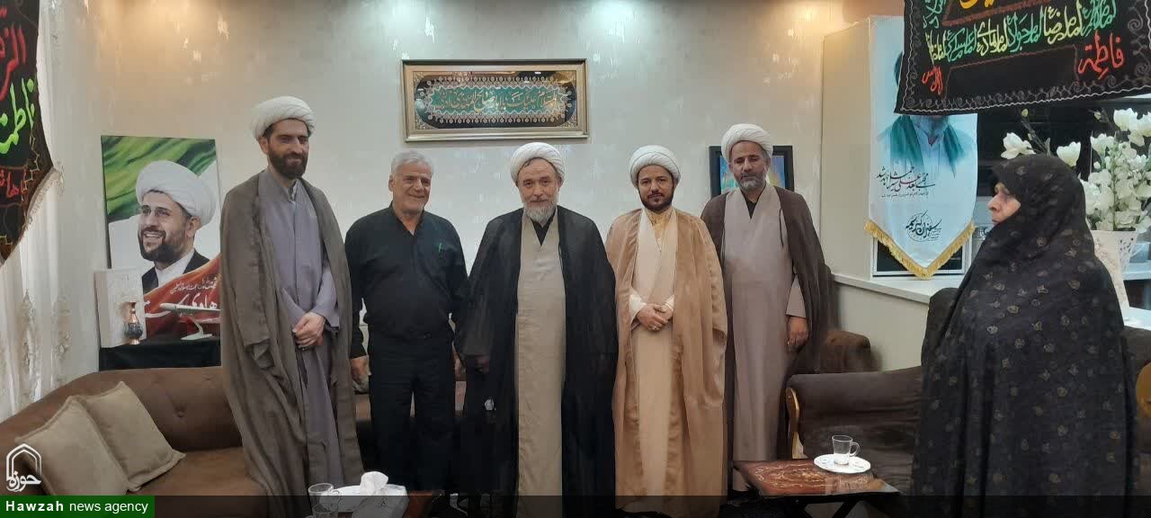 تجلیل مسئول سازمان بسیج اساتید، طلاب و روحانیون کشور از خانواده روحانی شهید هادی استاد