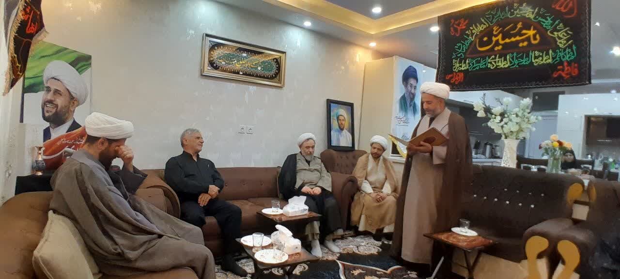 تجلیل مسئول سازمان بسیج اساتید، طلاب و روحانیون کشور از خانواده روحانی شهید هادی استاد