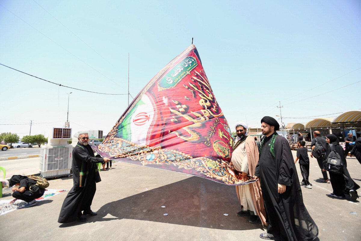 تقدیر خادمان آستان مقدس حضرت فاطمه معصومه(س) از عشایر عراقی