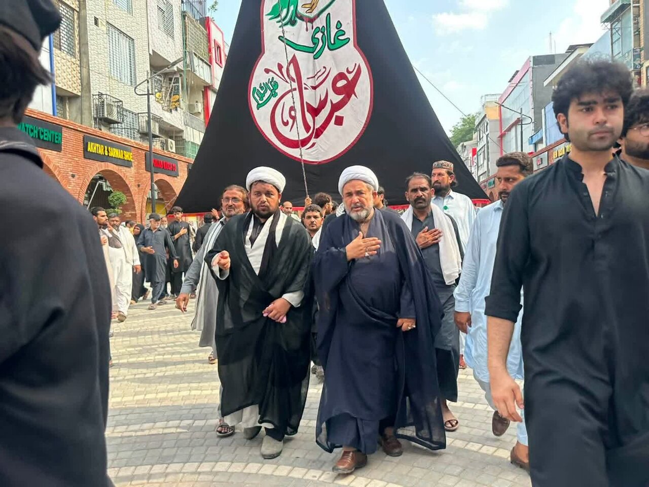 عزاداری، نماد دفاع از حق و افشای چهره یزیدی است