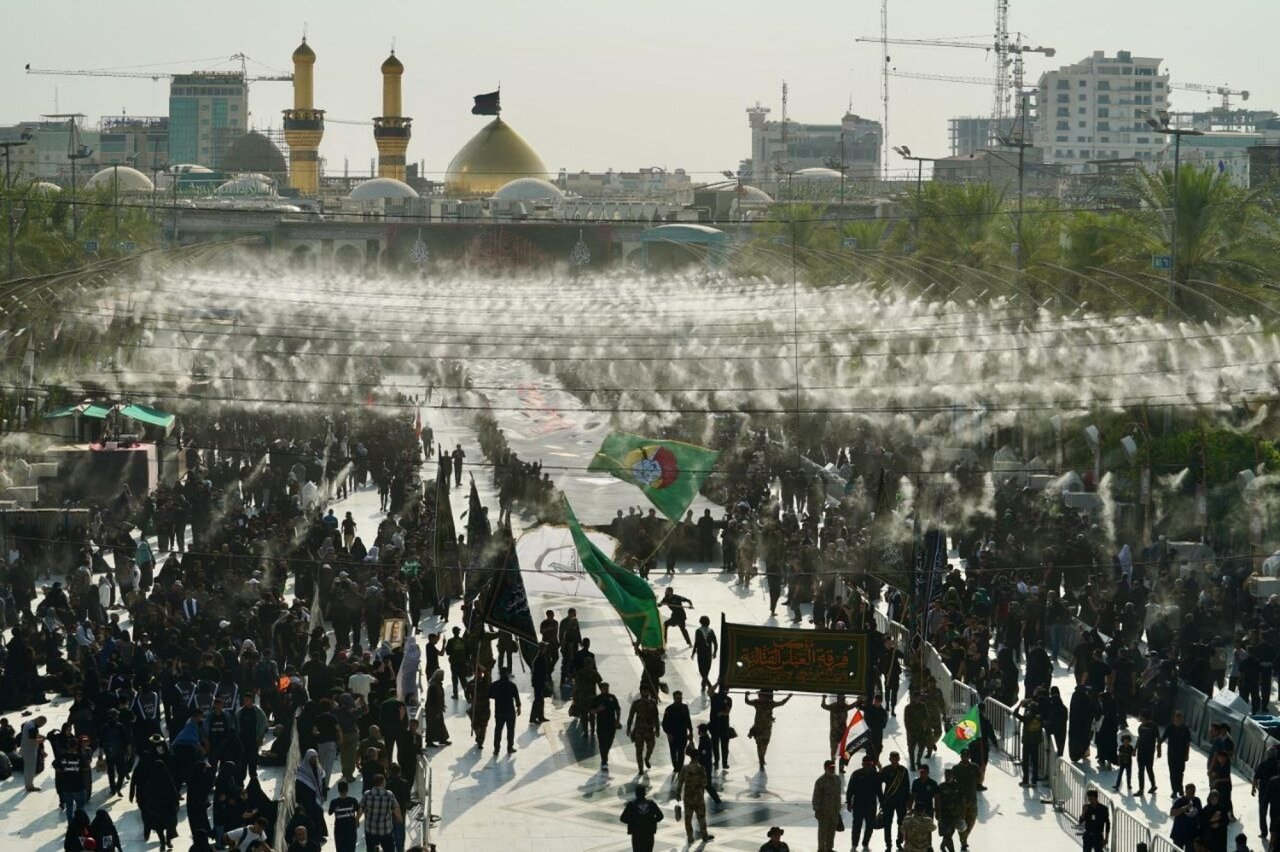 تصاویر/کربلا میں کروڑوں زائرین کا امام حسین کو خراجِ عقیدت