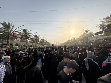 تصاویر/ حال و هوای زائران امام حسین(ع) در کربلا