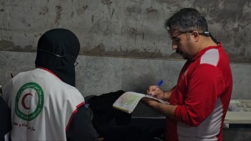 ۱۲۰ نیروی درمانی هلال احمر قم در طریق الحسین خدمت کردند