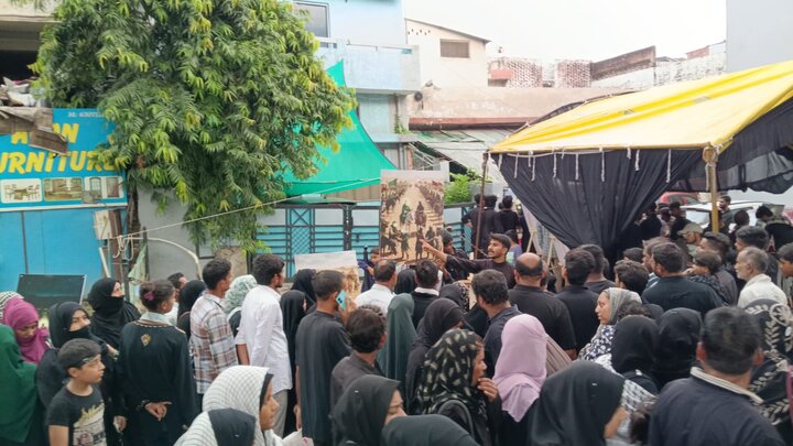 لکھنؤ؛ تصاویر کے ذریعہ واقعۂ کربلا کی مؤثر پیشکش، جلوس چہلم میں منفرد تبلیغی کیمپ کا انعقاد