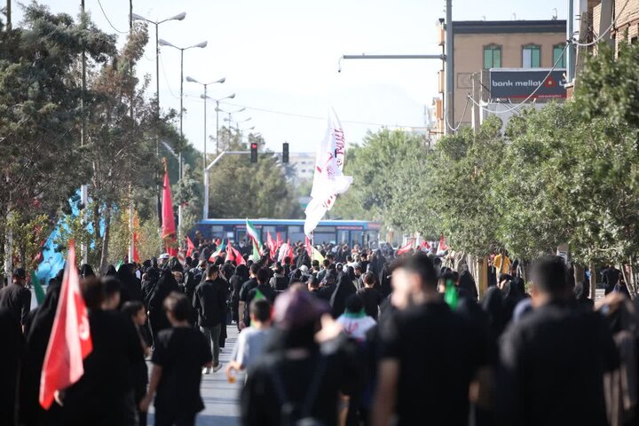 تصاویر/ راهپیمایی دلدادگان اربعین حسینی در ارومیه
