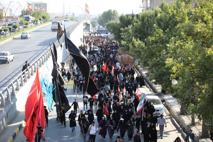 تصاویر/ راهپیمایی دلدادگان اربعین حسینی در ارومیه