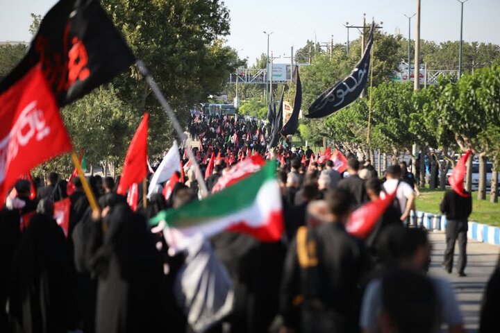 تصاویر/ راهپیمایی دلدادگان اربعین حسینی در ارومیه