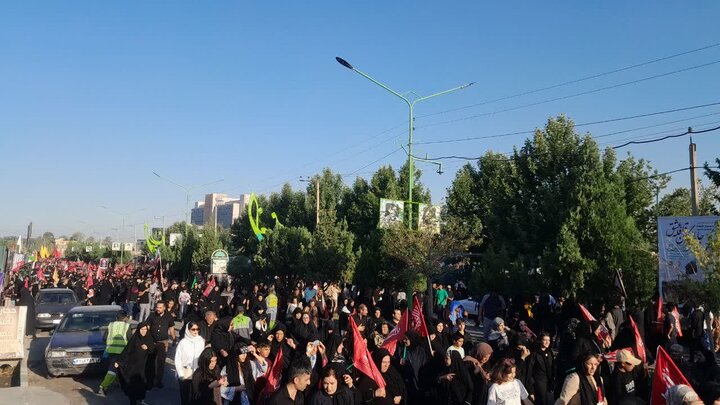 تصاویر/ راهپیمایی دلدادگان اربعین حسینی در ارومیه